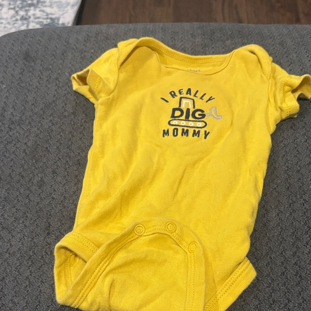 🟢10/$10 - Yellow Baby Onesie with Fun Print